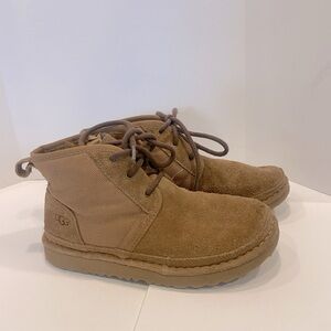 Ugg’s Kids Neumel boots camel tan color size 4